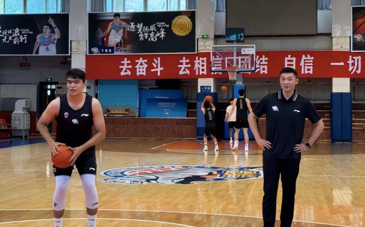 乐鱼app-新疆男篮士气高涨，准备在主场赢得胜利