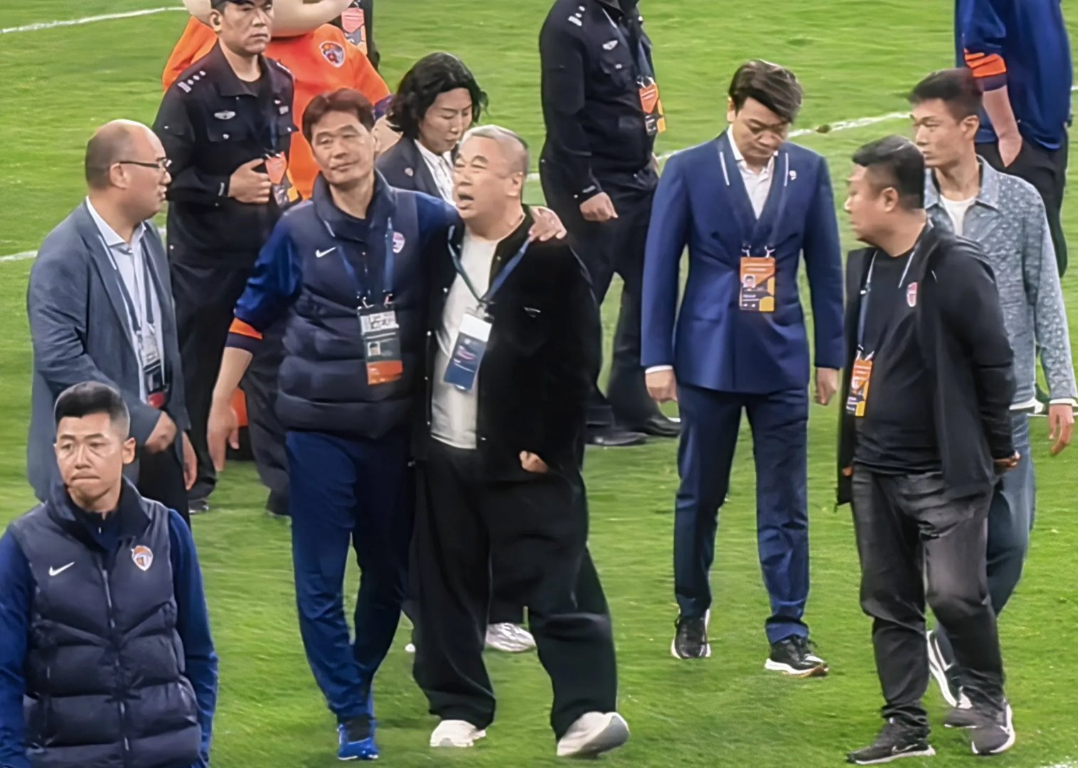 乐鱼-青岛黄海主场战平对手，表现稳健