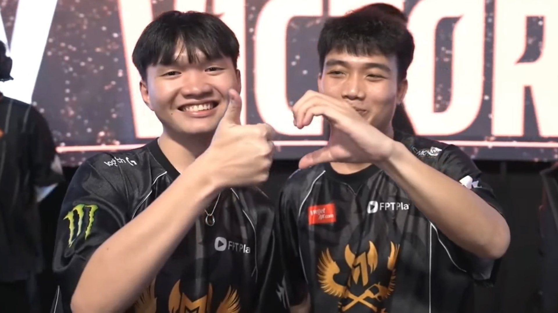 乐鱼 vip 注册-包含G2翻盘EDG，JackeyLove线上压制力十足激烈交锋小组赛，留下经典瞬间的词条